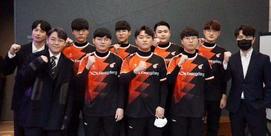 而新疆队则 而新疆队则