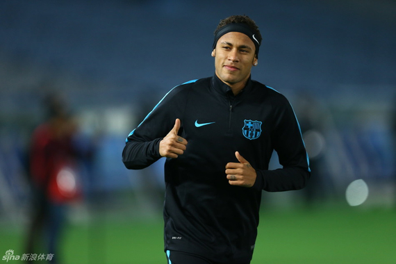 在界外线附 在界外线附